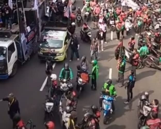 Ribuan Ojek Online Demo di Surabaya, Ini Tuntutannya