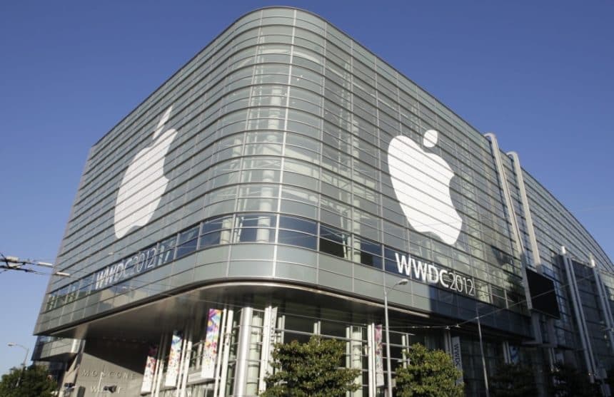 Trump Ancam Apple dengan Tarif 25%, Paksa Produksi iPhone di AS