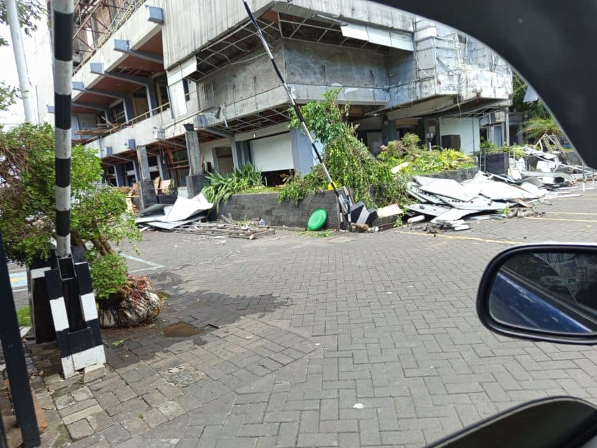 Proses Lelang Berlangsung Kantor Dinas PRKPCK Jatim Sudah Dibongkar