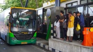Hari Lansia Nasional, Pemprov Jatim Gratiskan Naik Bus Trans Jatim
