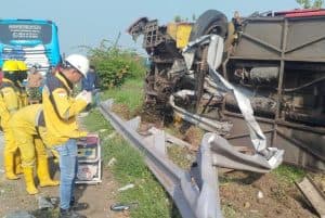 Bus Nusa Bali Terguling di Jombang, Sopir Diduga Lelah Karena Sendiri