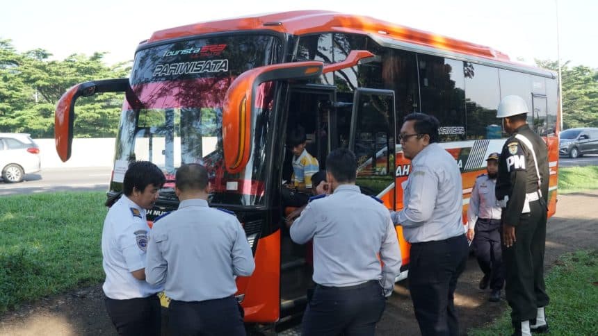 Rampcheck di Tol Jagorawi: 13 Unit Bus Ditindak dengan 16 Pelanggaran