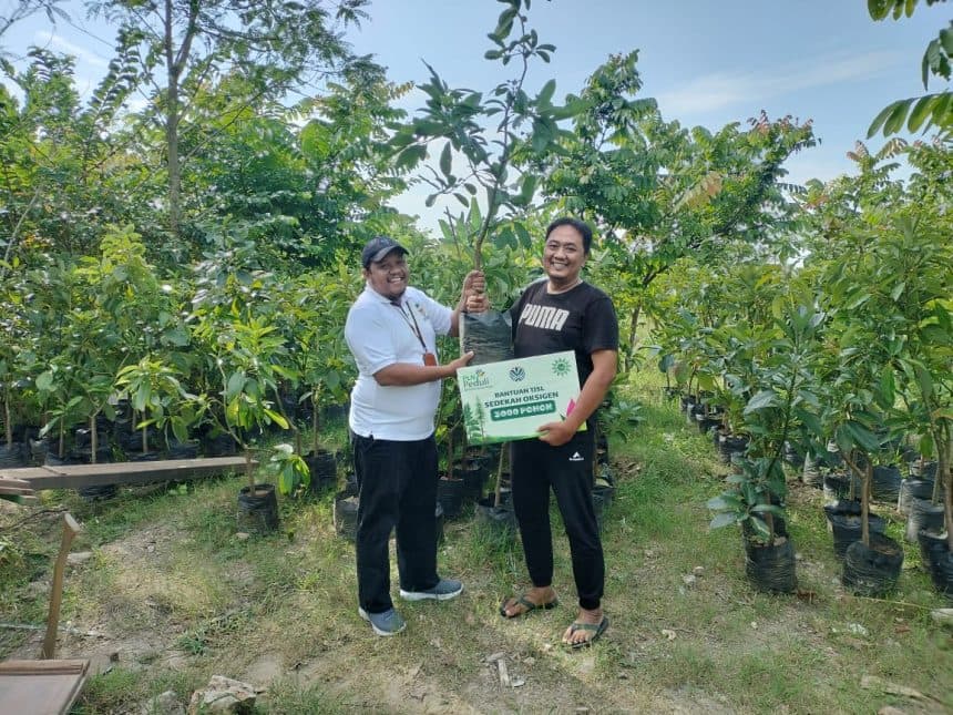 Sedekah Oksigen Bojonegoro: PLN NP dan Muhammadiyah Tanam Ribuan Pohon