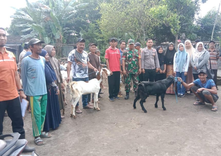 23 Warga Bandarkedungmulyo Dapat Bantuan Kambing, Tidak Boleh Dijual