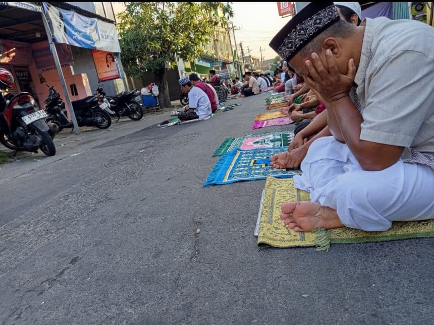 Sibuk Potong Daging, Bolehkah Tinggalkan Shalat Jumat? Ini Jawabannya