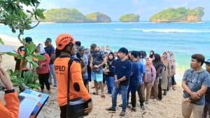 Siaga Tsunami: BPBD Latih Ratusan Warga Pesisir Cara Evakuasi Mandiri