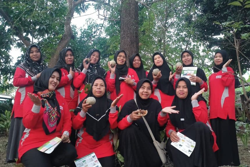 Ibu-Ibu Rembang Raup Ratusan Juta lewat Olahan Herbal Binaan SIG