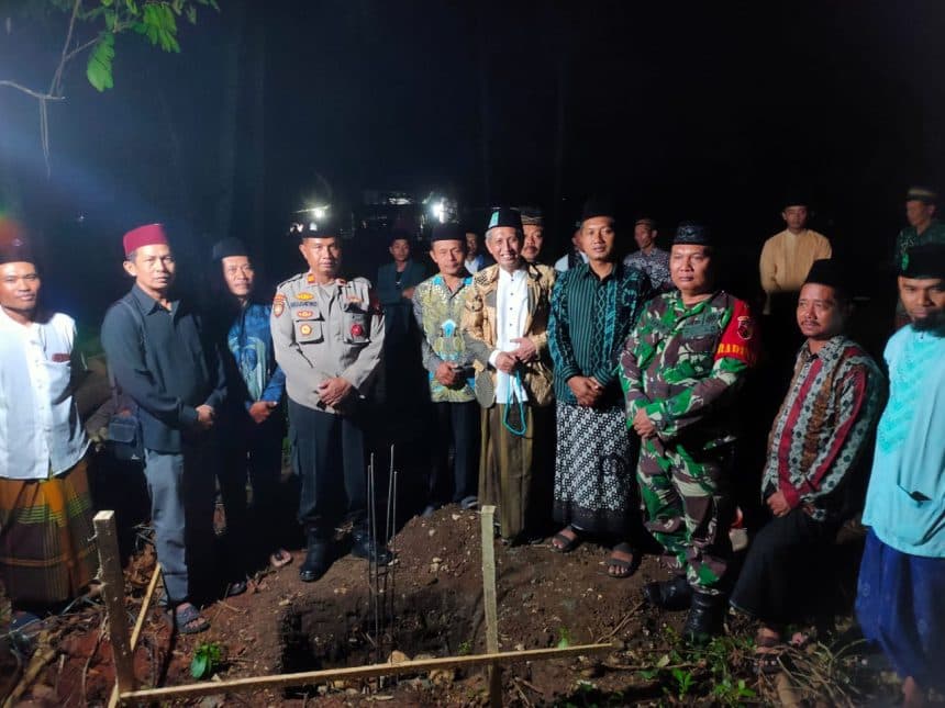 Doa & Dukungan Sertai Peletakan Batu Pertama Pesantren Impian di Ngelo