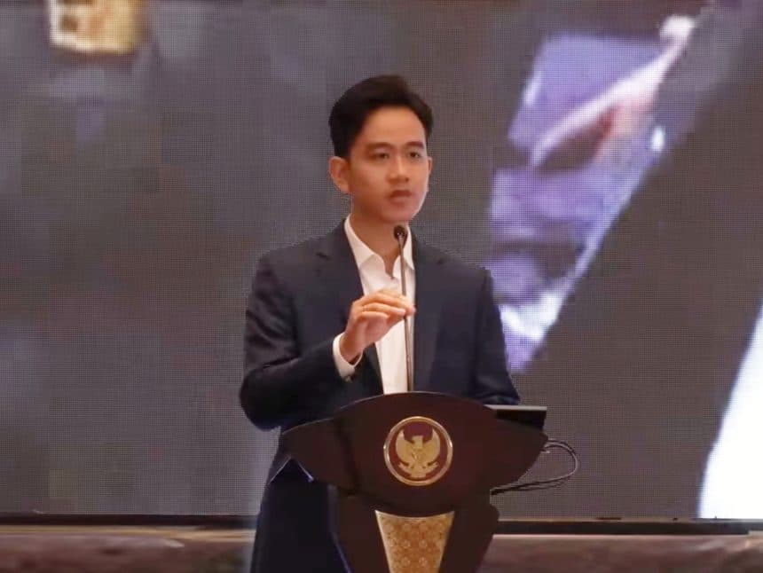 Gibran Berkelakar Senasib Effendi Simbolon: Sama-sama Dicopot PDI-P