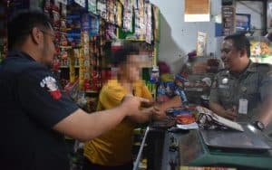 Rokok Ilegal: Penjual di Tepi Jalan Kini Jadi Incaran Satpol PP