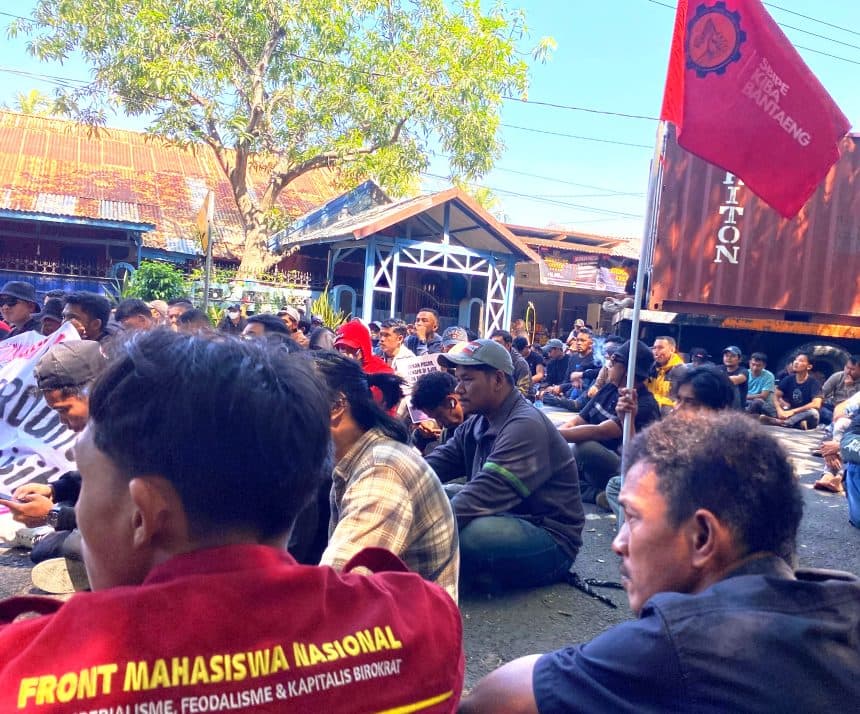 2 Minggu Buruh PT Huadi Blokade Gerbang KIBA: Didukung Penuh Mahasiswa