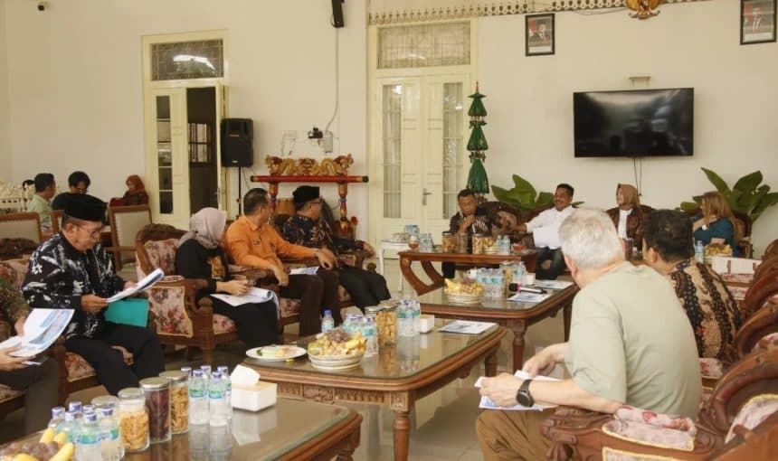 Pakar Melbourne Dilibatkan UNAIR Bantu Ponorogo Tekan Pernikahan Dini