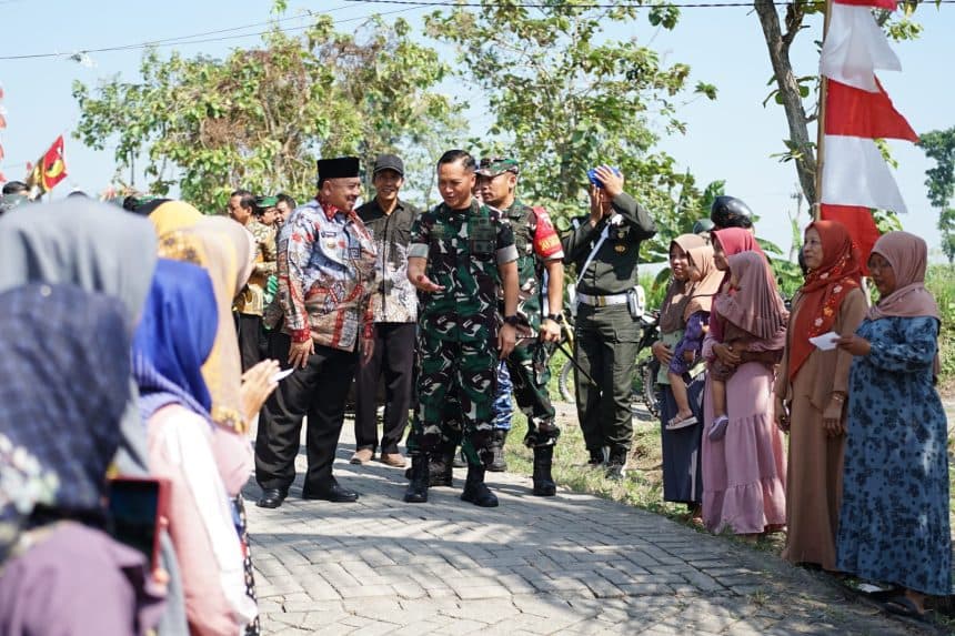 Aslog Panglima TNI Tinjau Lokasi TMMD di Desa Terpencil Jombang