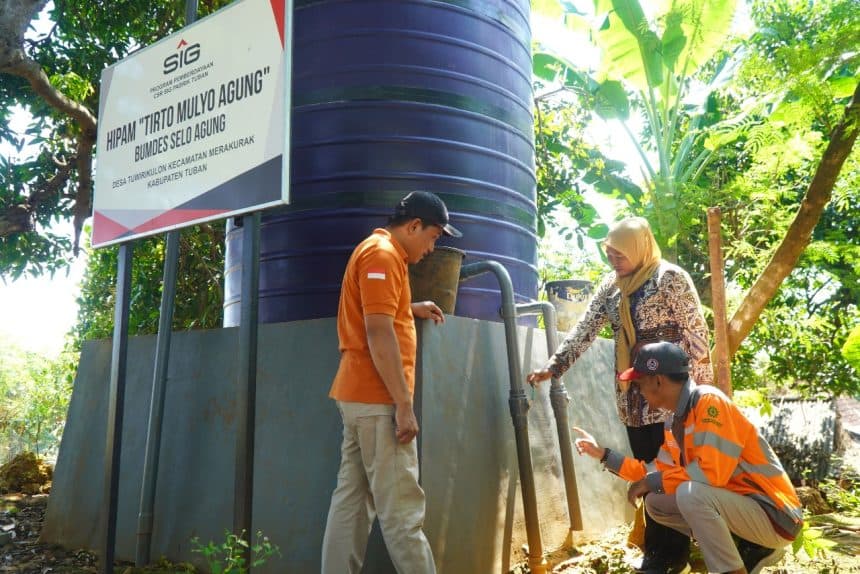 Atasi Krisis Air, SIG Bangun Tandon & Pipa 2 Km di Desa Tuwiri Kulon