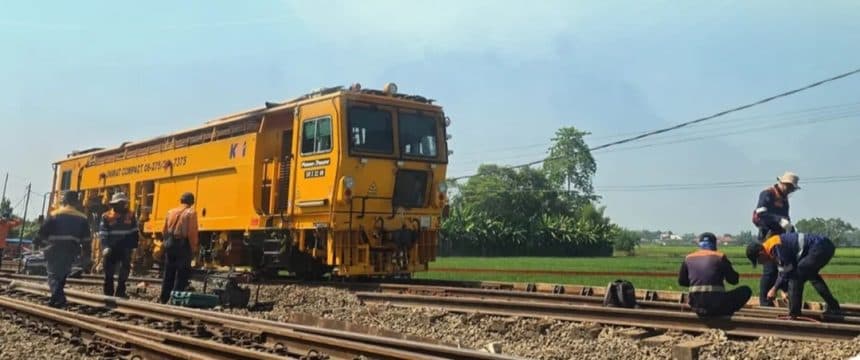 Jalur Stasiun Pegadenbaru Kembali Beroperasi dengan Kecepatan Terbatas