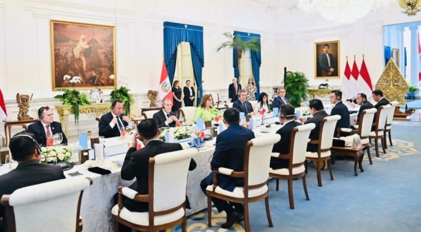 Rapat Bilateral Indonesia-Peru dengan Format Working Lunch Bersama