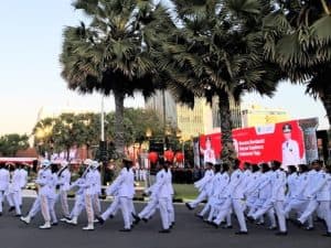 HUT ke-80 RI di Surabaya Penuh Khidmat, Paskibraka Fairuz Jadi Sorotan