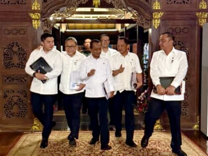 Prabowo Panggil Menteri Bahas Penertiban Tambang Ilegal, Raja Ampat?