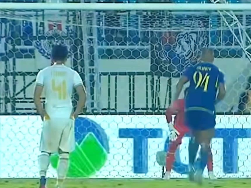 Arema FC Taklukkan Bhayangkara FC 2-1 Lewat Penalti Injury Time