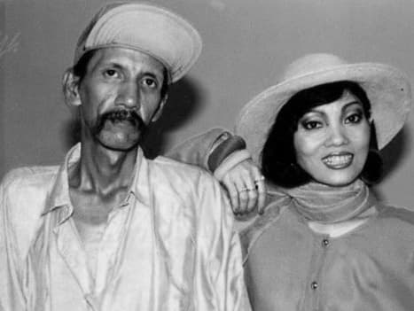 Soedjarwoto Soemarsono Alias Gombloh Diberi Bintang Kehormatan