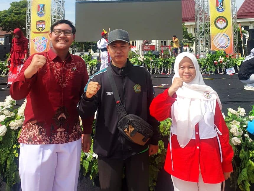 Video Stop Bullying Karya Siswi MA Sains Tuban Raih Piala dari Bupati
