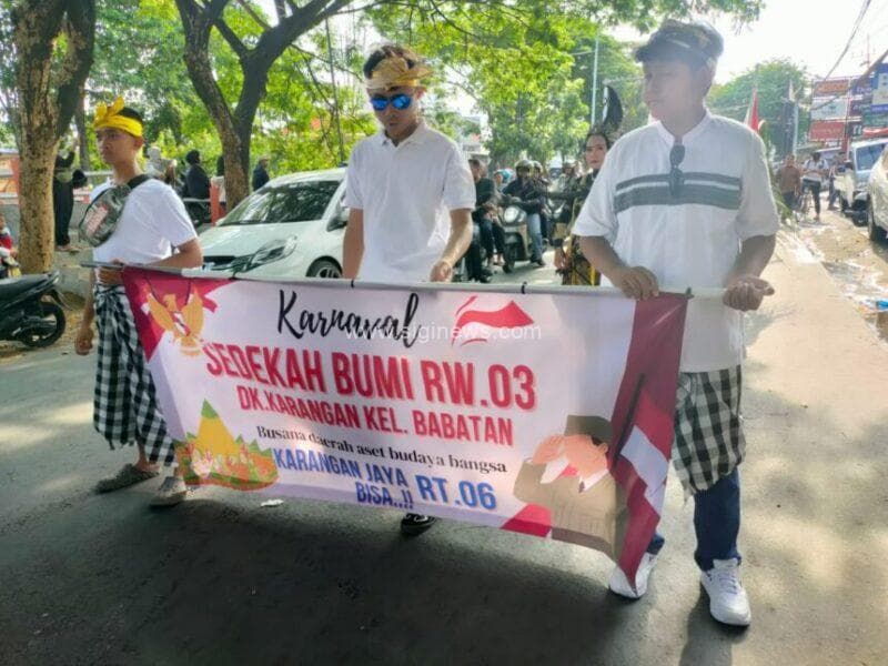 Karnaval Sedekah Bumi Dukuh Karangan, Kelurahan Babatan, Kecamatan Wiyung, Kota Surabaya, pada Minggu (14/9/2025). (Foto : jero/siginews.com)