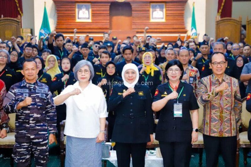 Pengukuhan itu dilakukan dalam pembukaan Musyawarah Kerja Nasional (Mukernas) Paguyuban Mas TRIP Jatim yang digelar di Gedung Negara Grahadi Surabaya, Sabtu (8/11/2025). (foto: adpim jatim)