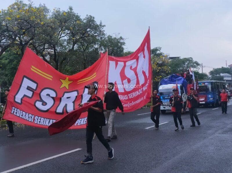 Massa dari elemen buruh di peringatan Hari Buruh atau May Day tahun 2026. (foto:jero)