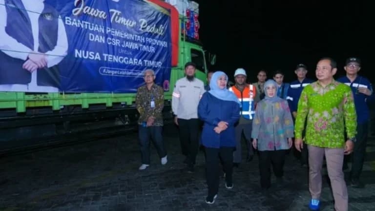 Pemprov dan Warga Jatim Kirim 64,4 Ton Bantuan untuk Korban Gempa NTT