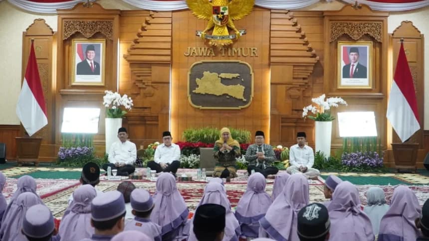 Jelang HUT Ke-81 RI, Khofifah Ajak 81 Anak Yatim Doakan Jawa Timur