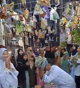 Meriahnya Tradisi Berebut Hadiah Peringatan Maulid Nabi Di Surabaya