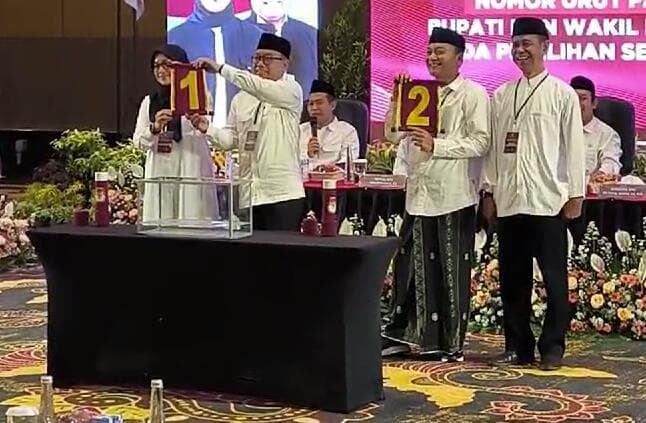 Sah! Pengundian Nomor Urut, Paslon Ipuk-Mujiono 1 Dan Gus Makki-Ali 2