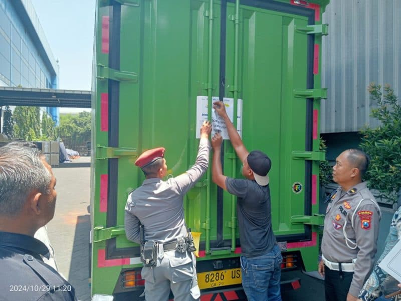 KPU Banyuwangi Lakukan Serah Terima Surat Suara Calon Gubernur Jatim