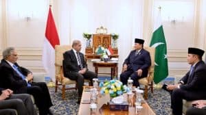 Pertemuan Bilateral Presiden Prabowo dan PM Pakistan Shehbaz di Kairo