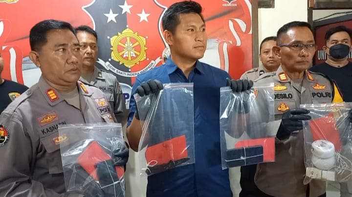 Gara-gara Asmara, Tukang Cukur di Jombang Tusuk Pegawai Minimarket