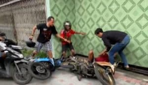 Polisi Ringkus Dua Pelaku Spesialis Curanmor di Surabaya