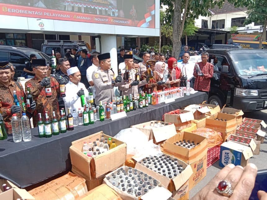 Kota Santri Diserang Miras? 2.600 Botol Miras Dari Bali Hingga Nganjuk
