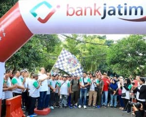 HUT ke 79 PWI dengan Jalan Sehat Bersama Wartawan di Surabaya