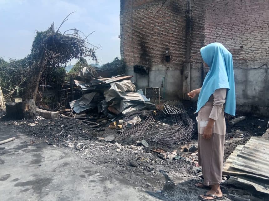 Kebakaran Kios & Warung Soto di Jombang, Suara Ledakan Diduga Molotov