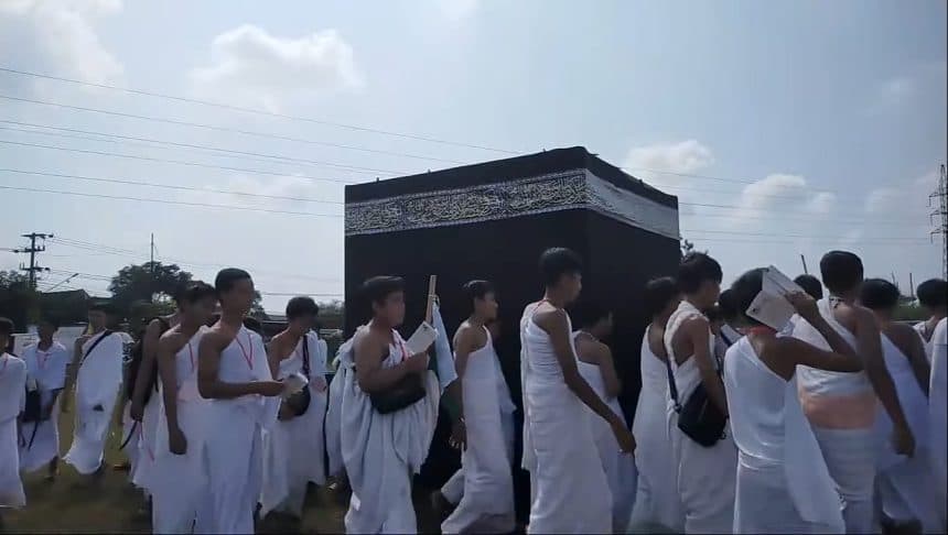 Ribuan Santri Pesantren Al Azhaar Tulungagung Gelar Manasik Haji