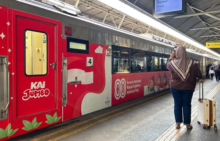 Libur Kemerdekaan, KAI Daop 8 Beri Promo Menarik dengan Livery Baru