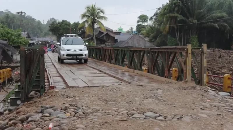 Transportasi Darat Sumatra Lumpuh! Sektor Ini yang Mati Total