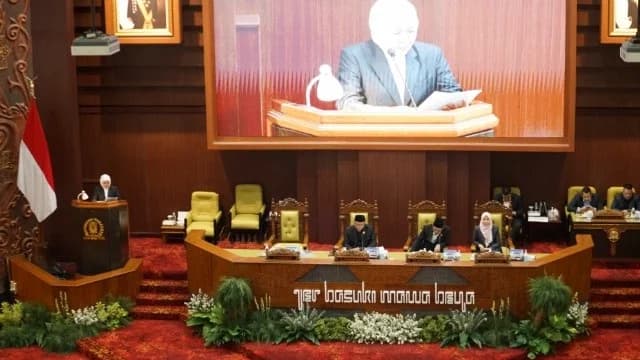 Nota Raperda, Khofifah Minta Tambahan Rp300 M untuk UMKM Jatim