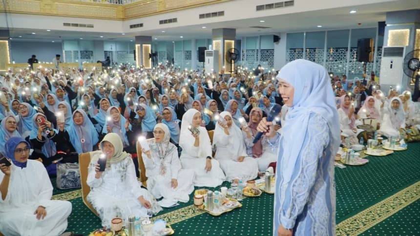 Malam 1 Muharram, Pemprov Jatim Bagi-Bagi Hadiah Umrah