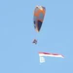 Upacara HUT ke-81 RI di Grahadi Diwarnai Atraksi Paramotor