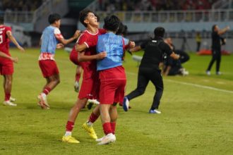 Pemain dan official Tim U-19 merayakan kemenangan atas Malaysia 1-0 di semifina dan melaju ke final ASEAN U-19 Boys Championship 2024. (Foto : PSSI)