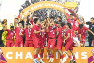 Tim U-19 Indonesia merayakan kampiun di ASEAN U-19 Boys Championship 2024 usai mengalahkan Thailand 1-0 di stadion Gelora Bung Tomo, Surabaya, Senin (29/7/2024). (Foto : PSSI)