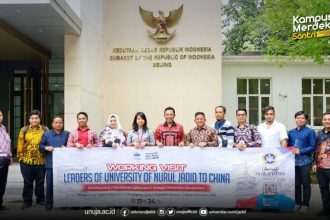 Rombongan dari Universitas Nurul Jadid, Paiton, Probolinggo, Jawa Timur, saat kunjungan ke Kedutaan Besar Republik Indonesia (KBRI) China di Chaoyang District, Beijing. (Foto : Unuja)  