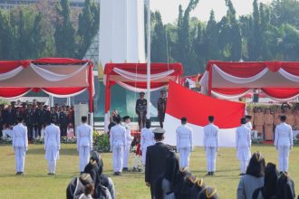 Upacara bendera merah putih di monumen Tugu Pahlawan, Surabaya, sebagai puncak peringatan Hari Pengayoman ke 79 Tahun 2024 di Jawa Timur. (Foto : Humas Kemenkumham Jatim)