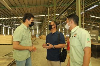 Operasi gabungan tim pengawasan orang asing Provinsi Jawa Timur saat mendatangi perusahaan di wilayah tapal kuda, seperti Kabupaten Probolinggo. (Foto : Humas Kemenkumham Jatim)